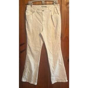 Chicos platinum white bootcut jeans embroidered high rise size 1.5/ 10